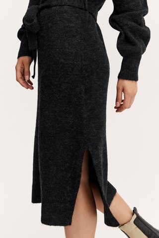 Robes en maille 'OLYMPIA' b.young en noir