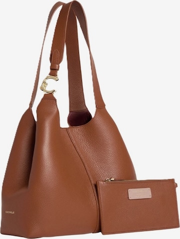 Coccinelle Schultertasche 'E1SHA110201' in Braun: Vorderseite