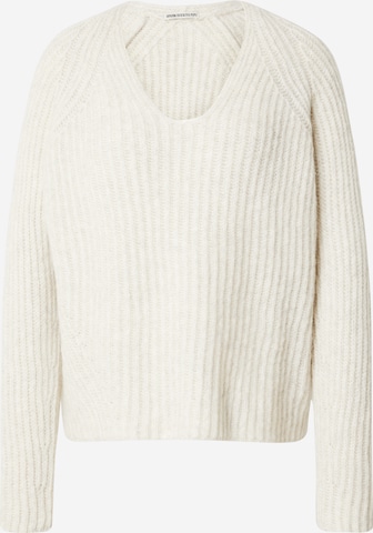 DRYKORN Sweater 'LYNETTE' in White: front