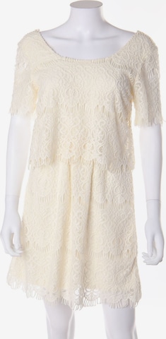 VILA Dress in XS in White: front