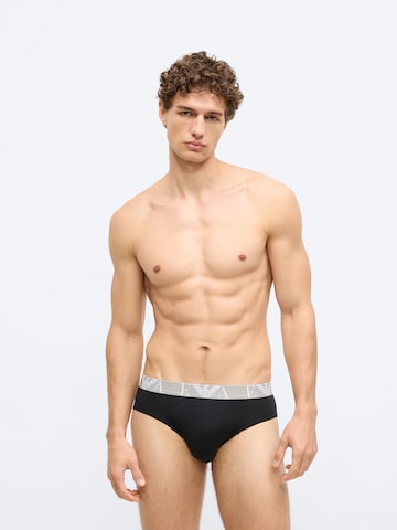 Slip de la Emporio Armani pe bej