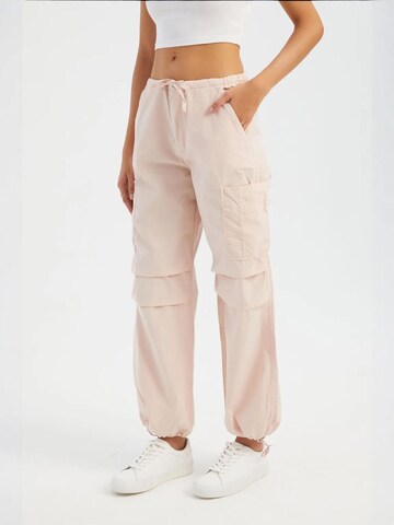 Hiccup - Tapered Calças cargo em rosa