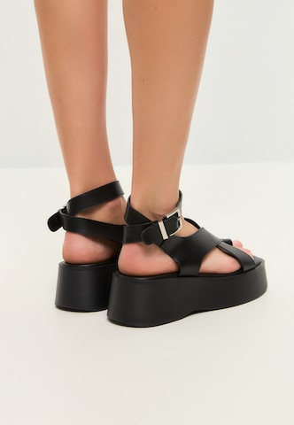 CESARE GASPARI Teenslipper in Zwart