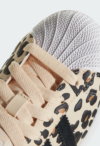 ADIDAS ORIGINALS - Zapatillas deportivas 'Superstar II' en beige
