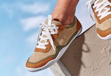 LASCANA Sneakers laag in Beige: voorkant