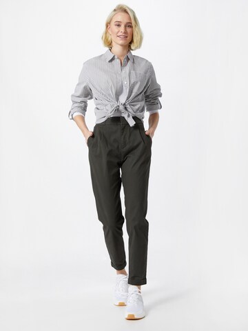 VERO MODA Tapered Pleat-Front Pants 'Eva' in Grey