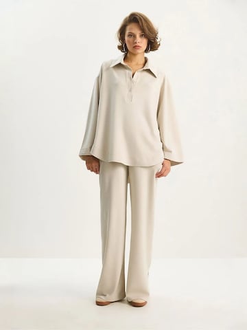 Completo pantalone di Bianco Lucci in beige