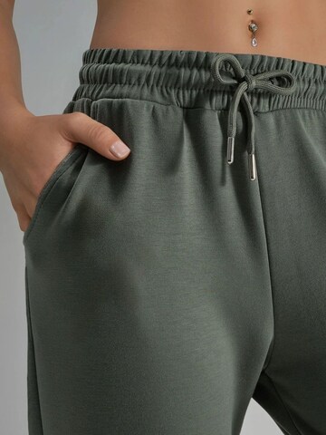 Hiccup Regular Pants in Green