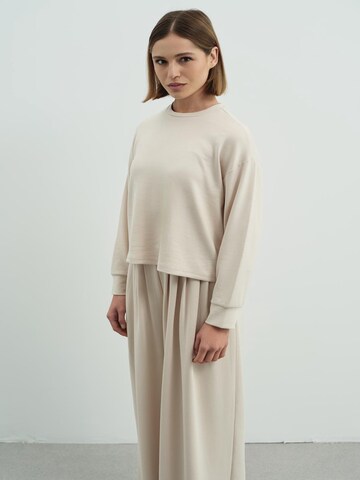 C&City Wide Leg Hose in Beige