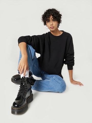 A LOT LESS Sweatshirt 'Lena' in Black