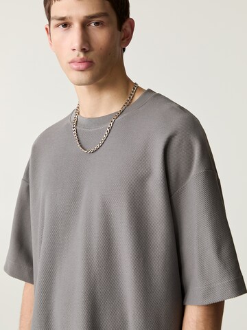 Tricou de la Pull&Bear pe gri