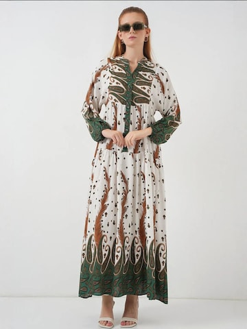Bigdart Dress in White: front