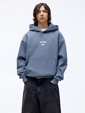 Pull&Bear Sweatshirt in Blauw: voorkant