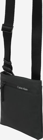 Borsa a tracolla di Calvin Klein in nero: frontale