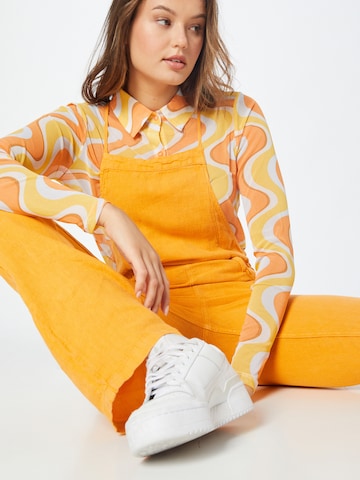 BDG Urban Outfitters - Flared Jardineira 'EFFY' em laranja