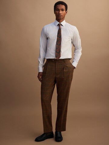 Next - Ajuste estrecho Camisa de negocios en blanco: frente