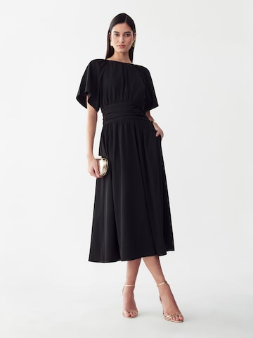 Rochie 'Penny' de la Willa pe negru