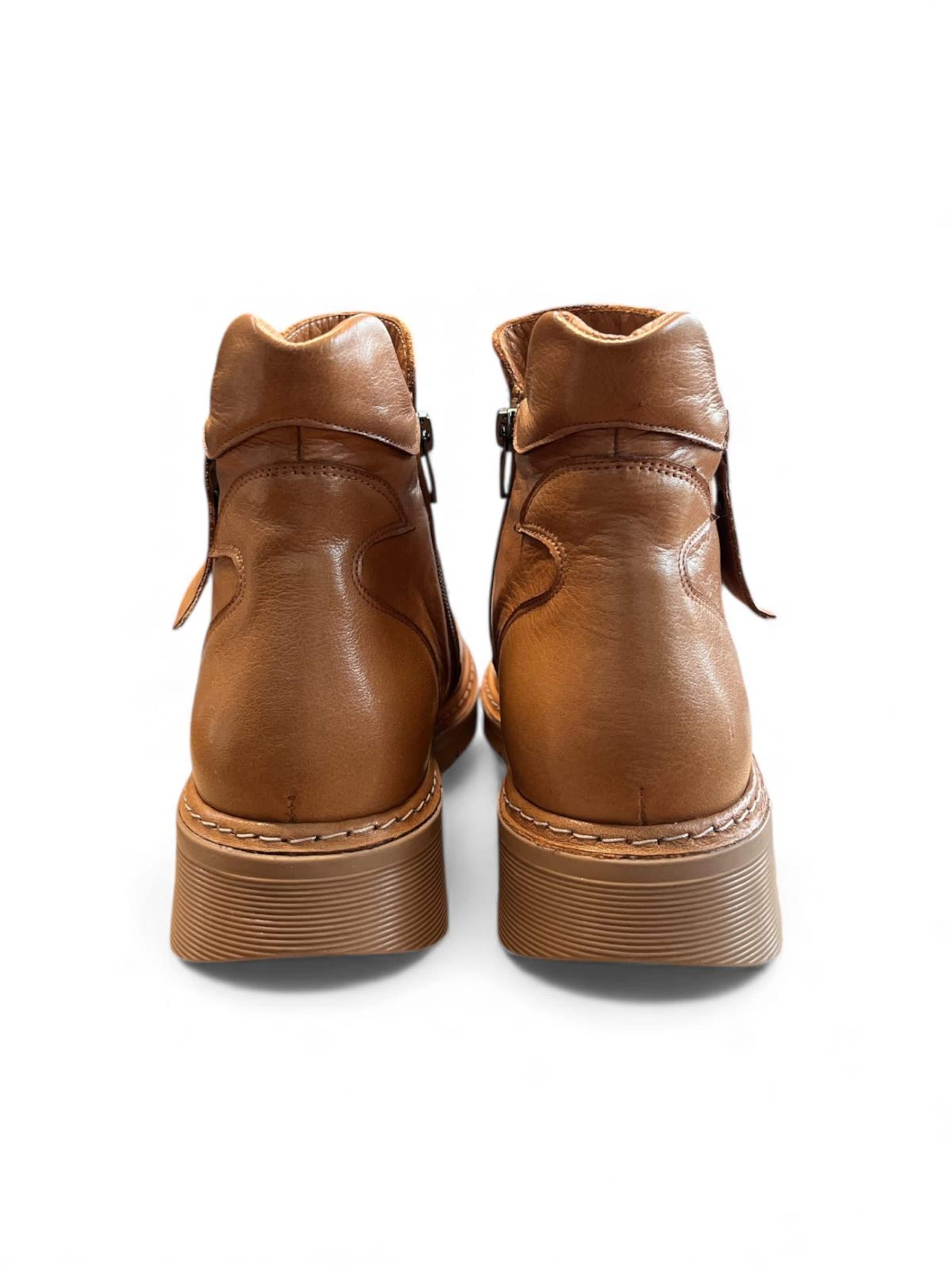 Begoria Boots in Beige