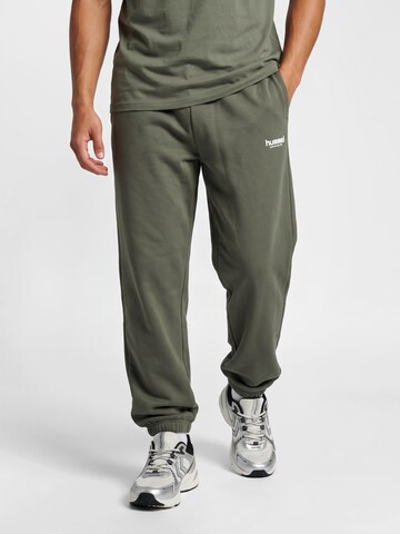 Hummel Tapered Broek 'Legacy 2.0' in Grijs: voorkant