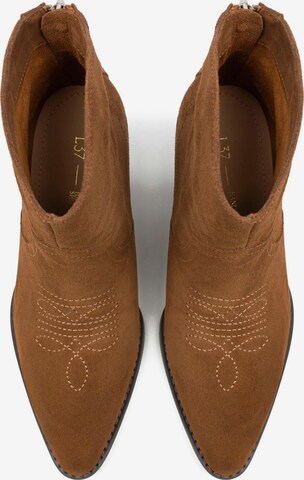 L37 HANDMADE SHOES - Botas pelo tornozelo em bege: frente