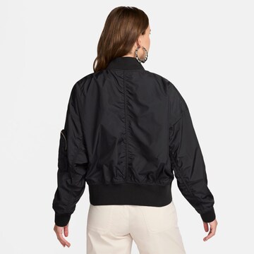 Nike Sportswear Jacke 'Essential' in Schwarz