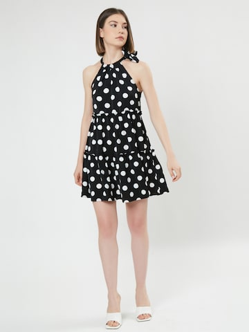 Rochie de vară 'Polka' de la Influencer pe negru