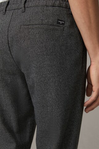 STRELLSON Regular Pleat-Front Pants 'Lou' in Grey