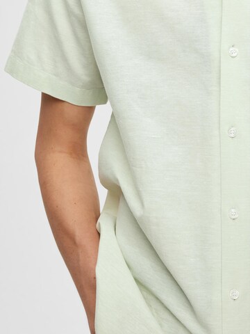 SELECTED HOMME Regular fit Button Up Shirt in Green
