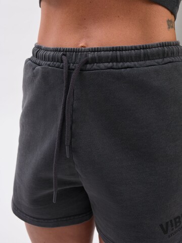 Baggy Pantalon V!BE STUD!OS en noir