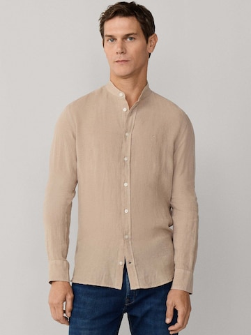 Coupe regular Chemise Hackett London en beige : devant