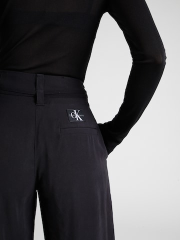 Calvin Klein Jeans Tapered Bukser med lægfolder i sort
