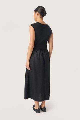 SOAKED IN LUXURY Sukienka 'Simone' w kolorze czarny