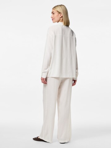 PIECES - Pierna ancha Pantalón 'PCPia' en blanco