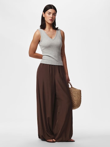 Wide Leg Pantalon 'PCJilia' PIECES en marron