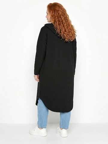 Shape Of You Mantel in Schwarz