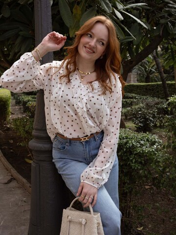 SASSYCLASSY Blouse in White