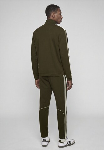 Completo per l'allenamento di Sergio Tacchini in verde: dietro