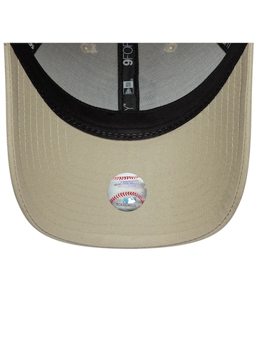 NEW ERA Urhelulippalakki '9FORTY New York Yankees MLB Outline' värissä beige