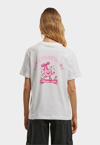 T-shirt 'In My Pilates Era' Miss Tee en blanc : devant