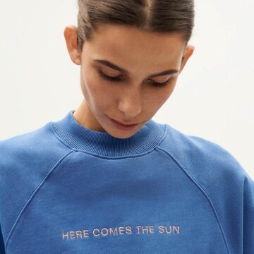 Thinking MU Sweatshirt 'HERE COMES THE SUN' in Blue