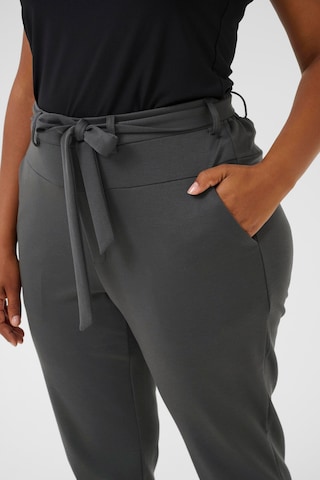 Regular Pantalon 'Jenna' KAFFE CURVE en gris