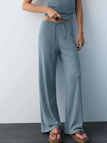 Pull&Bear Široký strih Nohavice - Modrá: predná strana