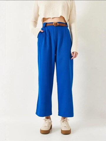 Wide leg Pantaloni con pieghe di Bianco Lucci in blu: frontale