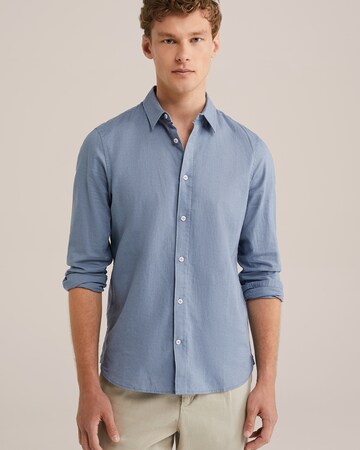 WE Fashion - Ajuste regular Camisa en azul: frente