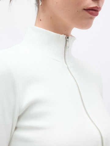 Giacca di felpa di Gina Tricot in bianco