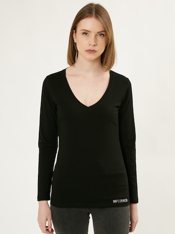 Influencer Shirt in Black: front