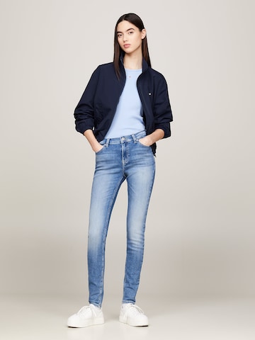 Tommy Jeans Tussenjas 'Essential' in Blauw