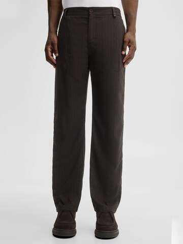 STRELLSON Regular Trousers in Brown: front