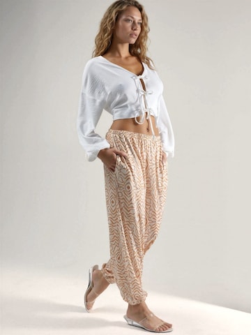 Hiccup Tapered Trousers in Beige