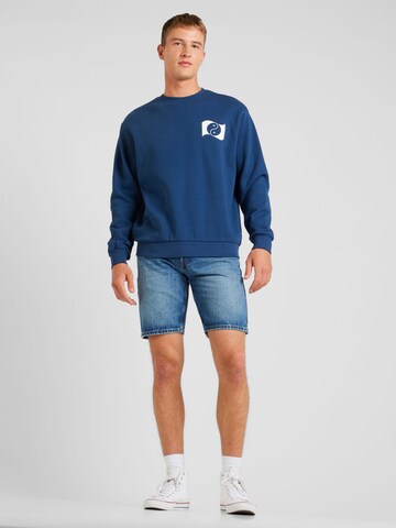 RVCASweater majica 'BALANCE BANNER' - plava boja